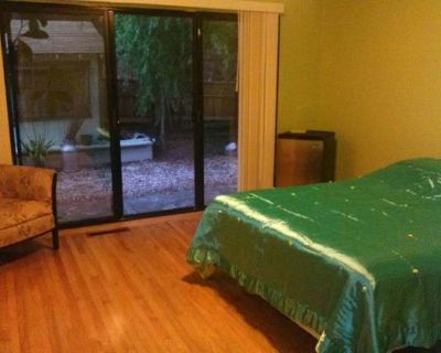 Private room with own bathroom in a House with 6 roomies, Millbrae, CA 94030