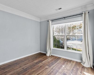 6140 Ashtead Dr. Beautifully updated 3 bedroom, 2.5 bath home for rent. Centrally located in the desirable Upper Arlington neighborhood, this home features a generous size open floor plan. The entry way opens into a multi-purpose room, perfect for a formal dining room or office. A half bath is just off the entry way with an updated vanity and fixtures. Step into the large living room with a coz...