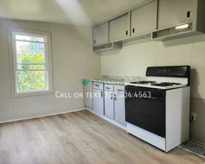 3 Bedroom 1BA 818 ft Pet-Friendly Apartment For Rent in Akron, OH