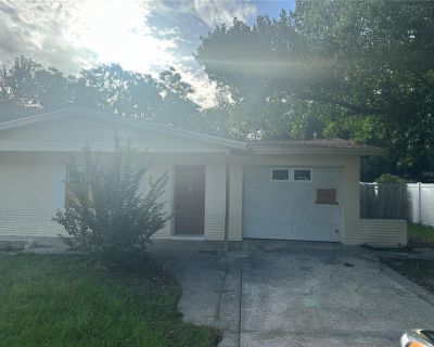 2 Bedroom 1BA 1040 ft Apartment For Rent in Beverly Hills, FL