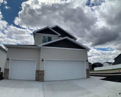 3 Bedroom 2.5BA 1632 ft Pet-Friendly Apartment For Rent in West Fargo, ND