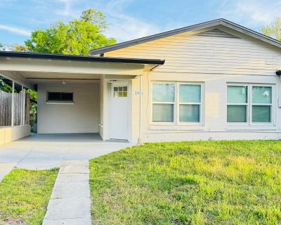 2 Bedroom 1BA 877 ft Apartment For Rent in Holly Hill, FL