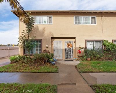 2 Bedroom 1BA 930 ft Condo For Sale in Santa Ana, CA