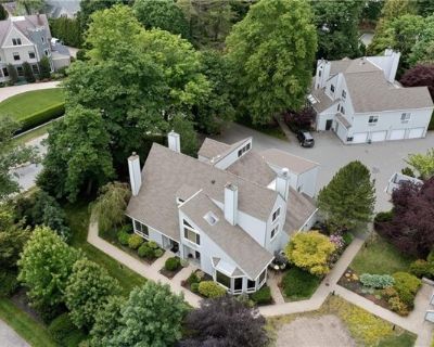 421 Bellevue Ave Apt 3C. Welcome to Bellevue Square, this seasonal rental is in a prime location of Newport - walk to Harbor, fabulous restaurants and shops, three bedrooms, two-and-a-half bath townhouse with a private and beautiful outdoor living with lots of greenery. The layout is open, with the kitchen and front family room access to a private outdoor deck, washroom, and half bath. The seco...