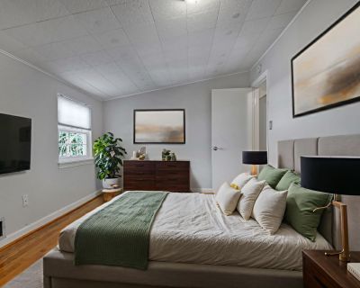 201 Marvin Rd. 4 Bed / 2.5 Bath home available NOW at 201 Marvin Rd VIRTUAL & IN-PERSON TOURS AVAILABLE - ONLINE APPLICATION - PLEASE INQUIRE! Welcome to 201 Marvin Rd, a beautifully maintained 4-bedroom, 2.5-bath end-unit home nestled in the heart of Silver Spring, Montgomery County. This spacious residence offers an abundance of natural light through large windows and features a cozy sunroom,...