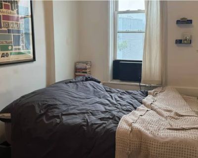 Minimum stay: 2 months. Deposit: 800. Bills included. Age preference: 18 - 70. Available for students. This private studio offers an ideal blend of comfort and privacy. It comes with its own bath, modern kitchen, and private closet, ensuring no shared spaces with other tenants. This spacious, fully furnished studio can also be arranged unfurnished if you prefer. High-speed WiFi and an in-unit w...