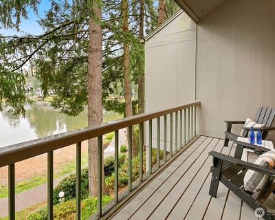 2 Bedroom 1BA 1114 ft Condo For Sale in Redmond, WA