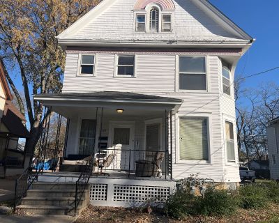 305 N View Street, 3. MOVE IN READY!!! HOME HAS BEEN FRESHLY PAINTED! BEUTIFUL BRAND NEW BAMBOO FLOORING! HARDWOOD FLOORS! UPDATED SS APPLIANCES! GRANITE COUNTERTOPS! UPDATED BATHROOMS! DECORATIVE FIREPLACE!. 2 Bedroom. 2 Bathroom. 900 ft