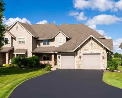 3 Bedroom 3BA 2904 ft Condo For Sale in Lake Geneva, WI