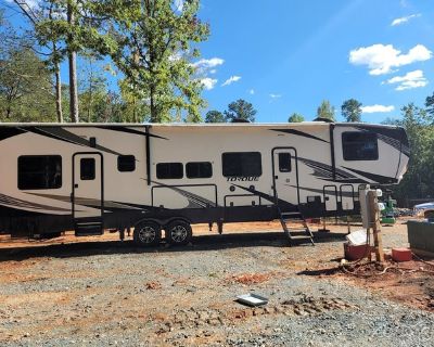 2020 Heartland Torque TQ 371 Fifth Wheel Toy Hauler