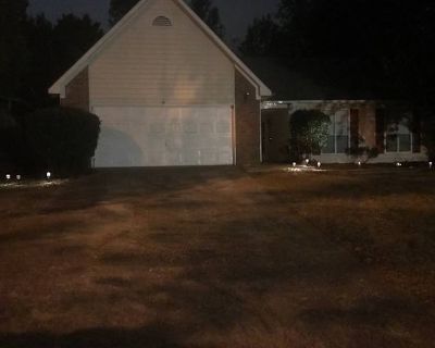 Available on: now. Unfurnished. Internet included * Accessible property * LGBTQ+ friendly * Students welcome. Month to month lease agreement. Must have a job. With proof of paystubs. Bathroom shared with one other person. Looking for someone whose ready to move in. $200 non-refundable deposit. No pets. Rent $645 per month Bills Included Security deposit $200 Property type House Room furnishing ...