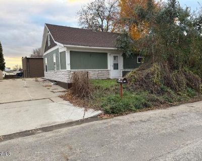 4 Bedroom 1BA 1628 ft Single Family House For Sale in Bismarck, ND