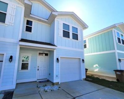 3 Bedroom 2.5BA 1496 ft Pet-Friendly Apartment For Rent in Bay County, FL