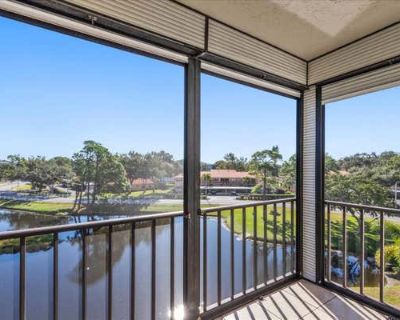 2 Bedroom 2BA 1345 ft Pet-Friendly Condominium For Sale in ST PETERSBURG, FL