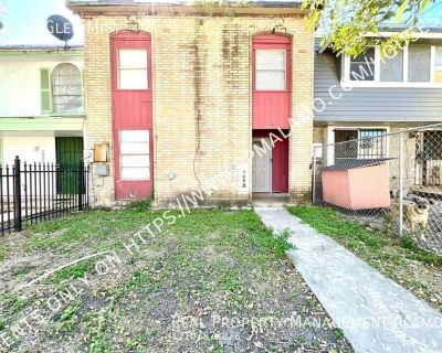 3 Bedroom 2BA 1284 ft Single-family home For Rent in San Antonio, TX