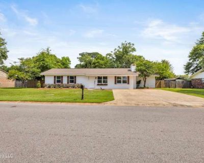 3 Bedroom 3BA 1944 ft Furnished Apartment For Rent in Ocean Springs, MS