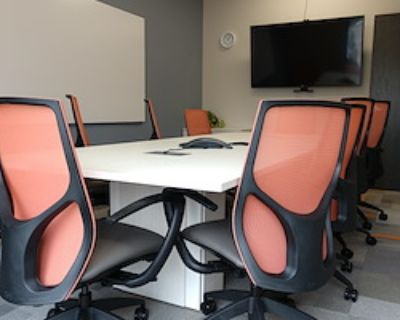 Private Meeting Room for 10 at Office Evolution - Cedar Rapids