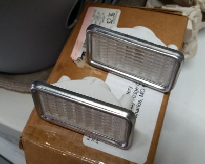 NOS 1968-1969 Chevrolet Corvette Clear Front Side Marker Lights GM Delco #5960376