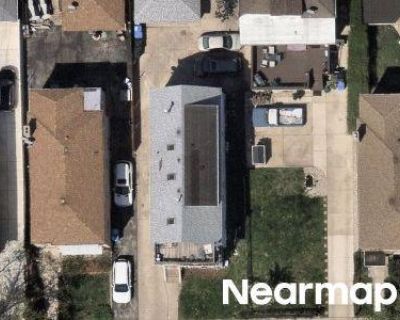 3.0 Bath Preforeclosure Property in Chicago, IL 60641 - W Eddy St