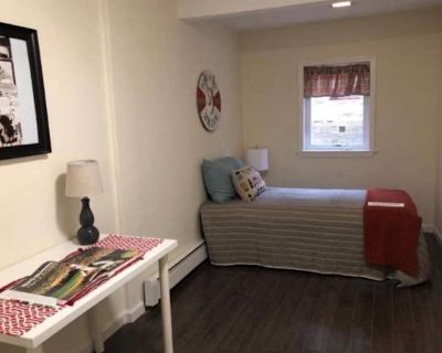 Available on: now. Unfurnished. Parking available * Students welcome * 40+ years welcome. 5 bedrooms, 2 bathrooms shared home currently occupied by female students attending local university, washer and drier on site, kitchen, living room. Rent $1,250 per month Bills Not included Security deposit $1,250 Property type Apartment Room furnishing Unfurnished Preferred gender Females Available on No...