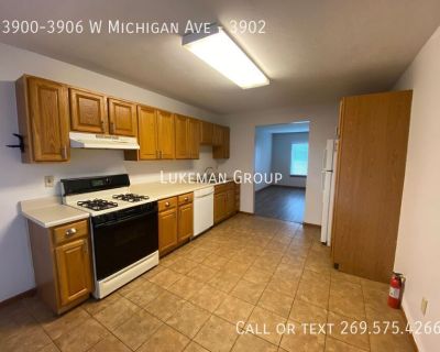 4 Bedroom 3BA 1500 ft Pet-Friendly Apartment For Rent in Kalamazoo, MI