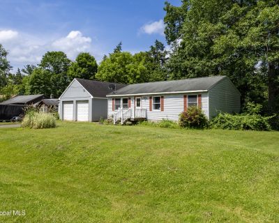 3 Bedroom 1BA 1000 ft Single Family House For Sale in Ballston Lake, NY