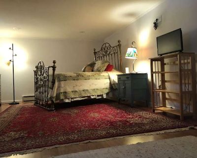 Private room with shared bathroom in a House with 1 roomie, Corinth, NY 12822