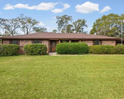 3 Bedroom 2BA 1993 ft Single Family Home For Sale in ORANGE, TX