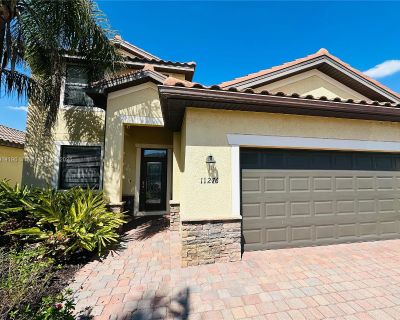 4 Bedroom 3BA 2606 ft House For Rent in Fort Myers, FL