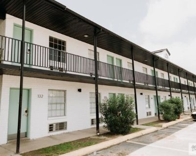 Old Alice Rd, Brownsville, Flat For Rent