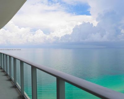 1 Bedroom 1BA 841 ft Condo For Sale in Hollywood, FL