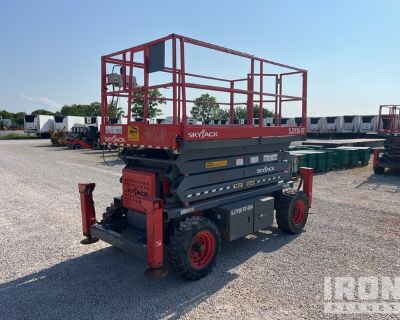 Skyjack SJ7135 RT Dual Fuel 4x4 Scissor Lift