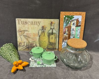 770K8 Kitchen Lot with Large Glass and Cork Jar