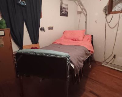 Private room with own bathroom in a House with 1 roomie, Richville, OH 44706