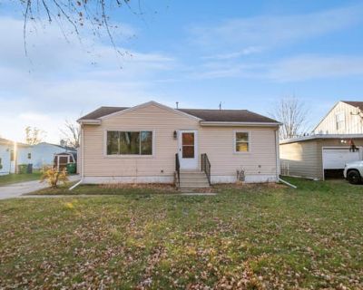 2 Bedroom 1BA 884 ft Single Family Home For Sale in GREEN BAY, WI