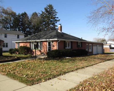 3 Bedroom 1BA 1218 ft Single Family House For Sale in Janesville, WI