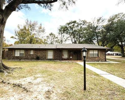 3 Bedroom 3BA 2360 ft Single Family Home For Sale in TEXARKANA, TX