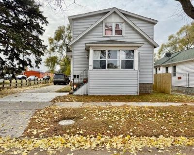 1 Bedroom 1894 ft Studio For Sale in Green Bay, WI