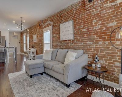 2 Bedroom 1BA 909 ft Pet-Friendly Single-family home For Rent in Denver, CO