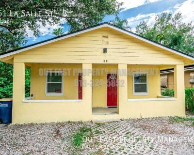 1151 La Salle St. Discover a comfortable Clearwater apartment tucked in a convenient location near downtown, just minutes from sandy beaches, local parks, and everyday essentials. This well-maintained unit offers a clean layout with reliable appliances, including an in-unit washer and dryer for hassle-free living. The kitchen comes equipped with a stove, refrigerator, dishwasher, and microwave,...