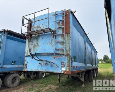 2003 Universal 48 Ft Quad/A Moving Floor Trailer