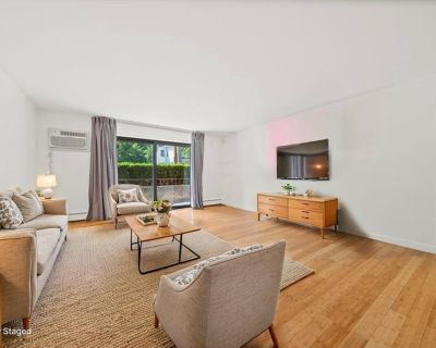 1 Bedroom 1BA 875 ft Condo For Sale in Newton, MA