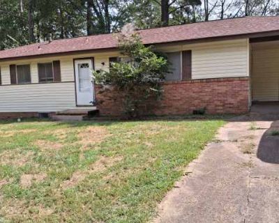 3 Bedroom 1.5BA 1300 ft Apartment For Rent in Jackson, MS