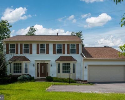 4 Bedroom 2BA 2358 ft Apartment For Rent in Woodbridge, VA