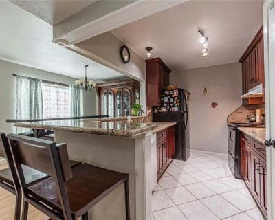 2 Bedroom 3BA 1360 ft Condo For Sale in NASSAU BAY, TX