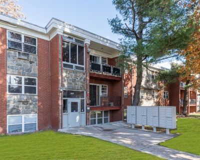 MOVE-IN SPECIAL
PROPERTY HIGHLIGHTS:

Quiet and calm neighborhood

24 hour monitored security cameras

Close proximity to local schools

APARTMENT HIGHLIGHTS:

Newly renovated

Beautiful spacious bedroom

Kitchen

Beautiful floors

Closet Space

Cable ready

COMMUTE:

Easy commute to NYC

Conveniently located to nearby public transportation


APPLICATION REQUIREMENTS:

Must be working for minim...