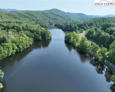 Single Family Home For Sale in ROAN MOUNTAIN, TN