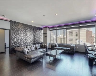 2 Bedroom 2BA 1219 ft Single Family House For Rent in Dallas, TX