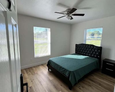 Private room with shared bathroom in a House, Deltona, FL 32725