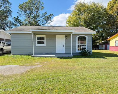 3 Bedroom 1BA 930 ft Apartment For Rent in Moss Point, MS